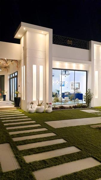 Na foto é possível ver o objeto almourooj chalet localizado na cidade de Ḩalbān.