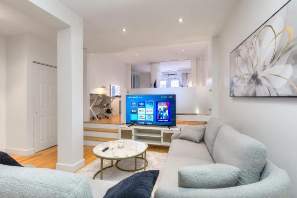 Take a break in a modern loft on the plateau Walk score 99, Montreal