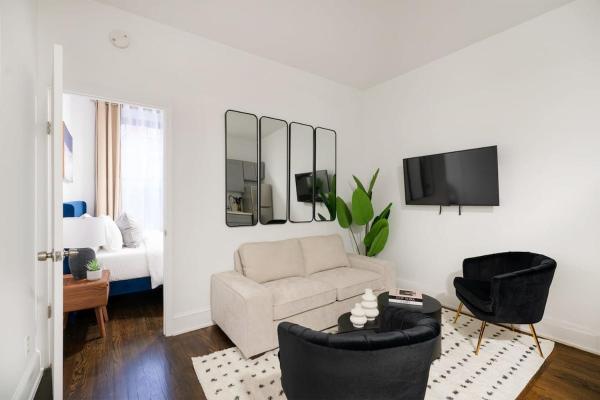 91-2A Stylish 3BR W&D GYM, New York
