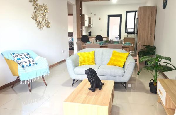 Cozy 3-Bedroom Apartment with Pool and Wildlife Views in Flic en Flac, Flic-en-Flac