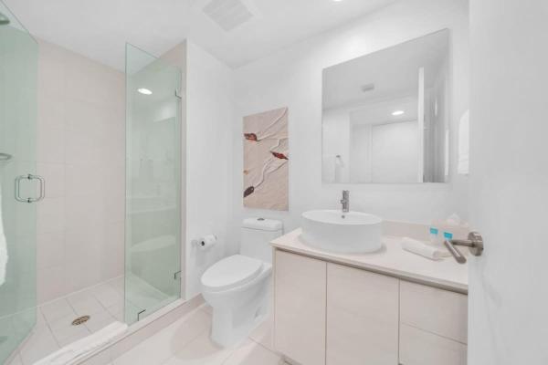 Fotografie 8: 2 Bed & 2 Bath at Beachwalk Pool Gym Beach on 19th