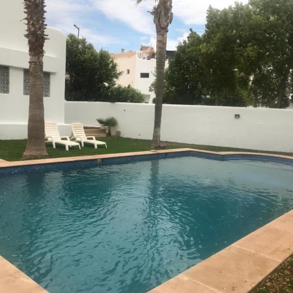 På bildet vises objektet Somptueuse villa avec piscine privée au seins de la résidence ISLY GOLF som ligger i byen Oujda.