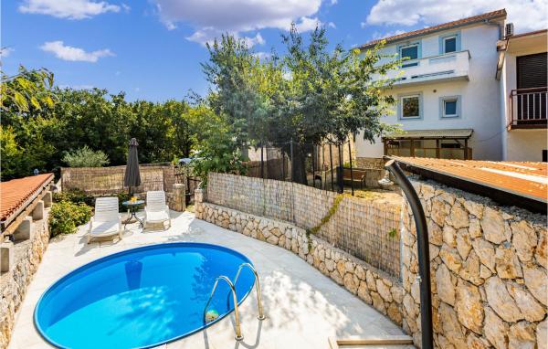 Στη φωτογραφία φαίνεται το αντικείμενο 3 Bedroom Awesome Home In Krk που βρίσκεται στην πόλη Risika.
