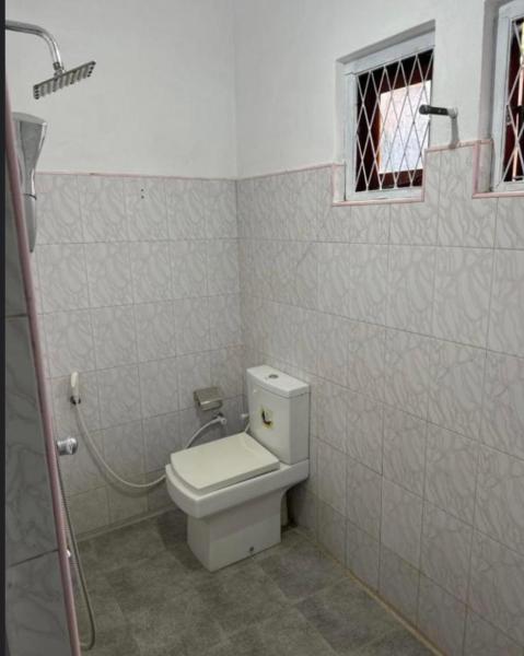 Na foto é possível ver o objeto Rent room localizado na cidade de Udukawa.