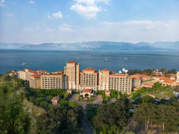 A la foto es mostra l'objecte Hilton Yuxi Fuxian Lake situat a la ciutat de Chengjiang.