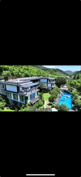 A la foto es mostra l'objecte Kaichen Puju Hot Spring Village Resort Hotel situat a la ciutat de Deqing.