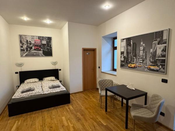 Zdjęcie 1: Studio - Sleeps 2 -Smoking on balcony - Pets -Wifi