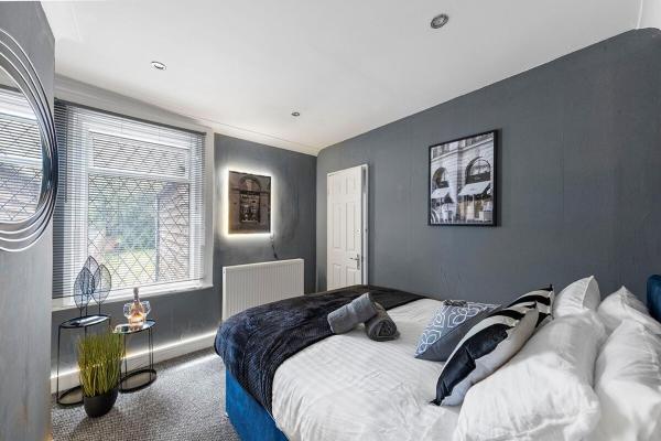På billedet ses objektet Cosy 3-bed House Free Parking and Hot tub beliggende i byen Chatham.