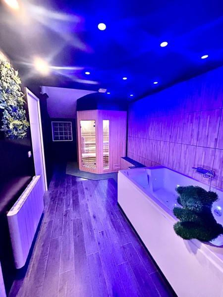 A la foto es mostra l'objecte Lodge Spa Privâtes champagne situat a la ciutat de Juvigny.
