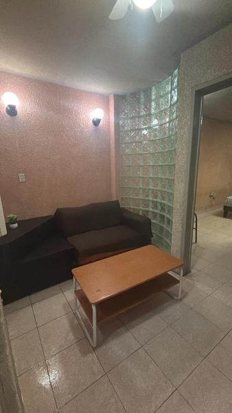 A la foto es mostra l'objecte Itzaes situat a la ciutat de Mérida.