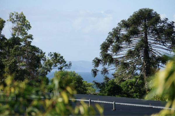 Auf dem Foto ist das Objekt 8401 Modern 2 Bedroom Apartment with Ocean Glimpses in der Stadt Noosa Heads zu sehen.