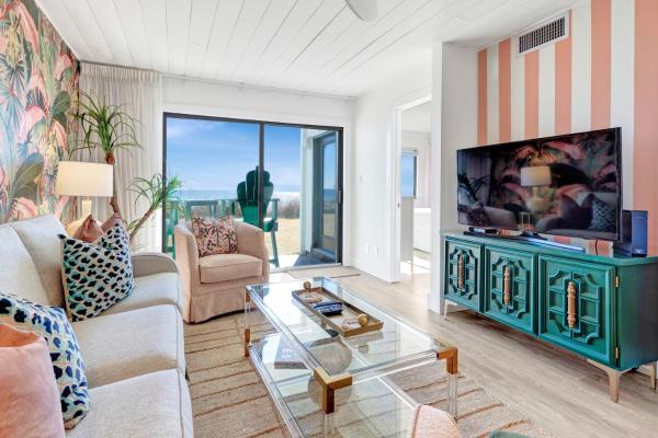 Gulf Front, Seagrove Beach, Sleeps 6, 1st Floor, Private Beach Access!! - Seagrove Beach, FL