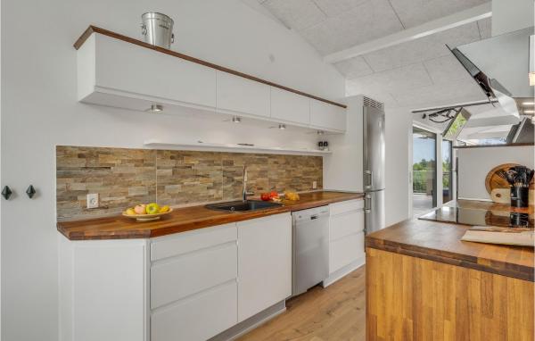 På billedet ses objektet Three-Bedroom Holiday Home In Spottrup beliggende i byen Lihme.