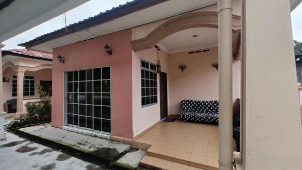 Auf dem Foto ist das Objekt Sri Peserai homestay in der Stadt Semerah zu sehen.
