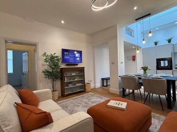 Deluxe Apartment mit 2 Schlafzimmern — 100 m² - Spacious, Worcester city centre 2 bedroom apartment