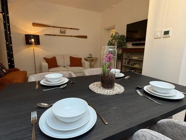 Foto 9: Spacious, Worcester city centre 2 bedroom apartment