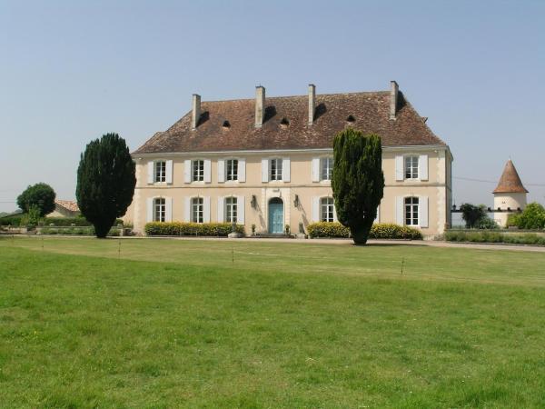 A la foto es mostra l'objecte Quietly located historical Château in the Dordogne situat a la ciutat de Cherval.