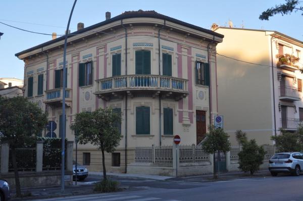 Nella foto è visibile l'oggetto Apartment in Liberty Palace from the early 1900s situato nella città di Viareggio.