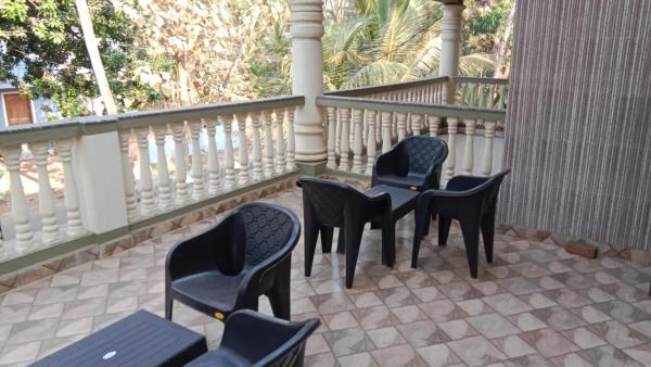 The photo shows the Private Room in Independent Villa located in the city of Verna.