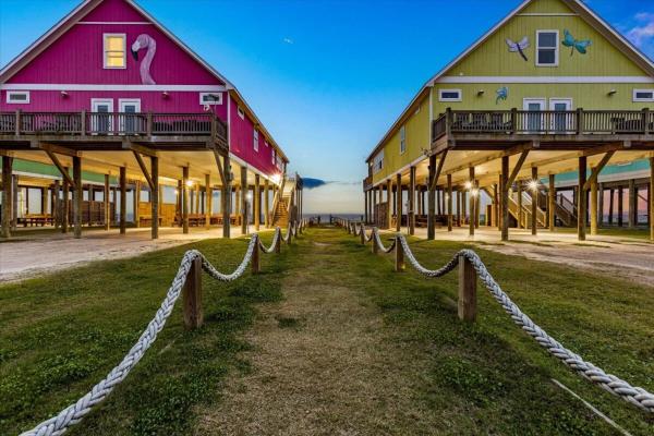 Foto 8: Flamingo - A Large 5BD Beachfront, Hot Tub with Indoor and Outdoor Entertainment