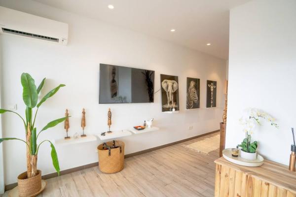 写真にはシンプソン・ベイ市にあるCondo Ouana with poolが写っています。