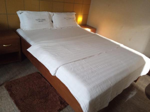 Na fotografii je vidět objekt Patty Lodge nacházející se ve městě Muleba.
