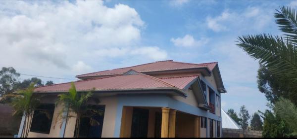 Na fotografii je vidět objekt Lambatini Homestays & Lodges nacházející se ve městě Arusha.