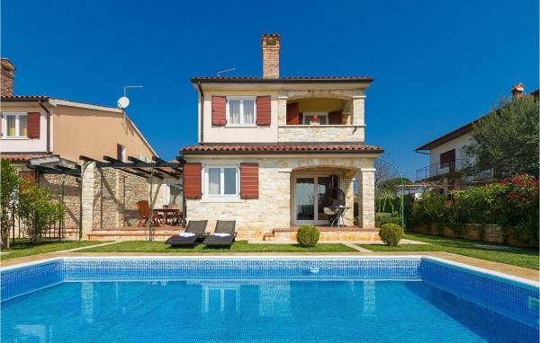 A la foto es mostra l'objecte Villa Vera situat a la ciutat de Poreč.
