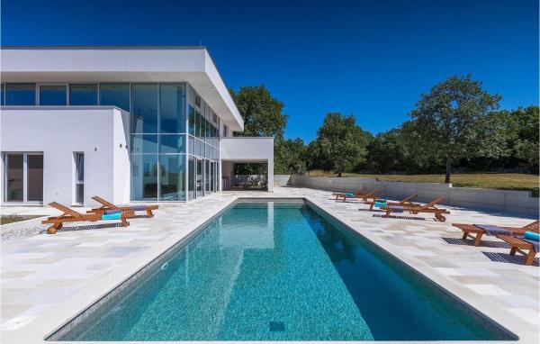 A la foto es mostra l'objecte Villa Koko situat a la ciutat de Rovinj.