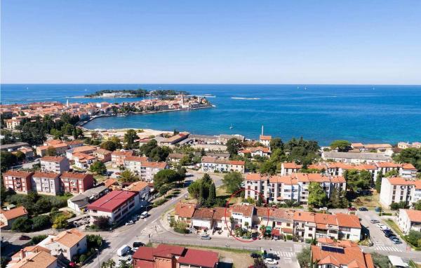 A la foto es mostra l'objecte Adrijana Porec 2 situat a la ciutat de Poreč.