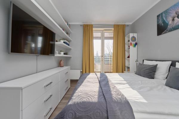 A la foto es mostra l'objecte Lively Green Apartment in Wrocław with Balcony and Desk by Noclegi Renters situat a la ciutat de Wrocław.
