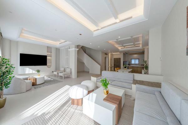 Kuvassa näkyy kohde Mabaat-Jasmine Greek Villa 4BR- 583 - Villa 10, joka sijaitsee kaupungissa Ash Shati.