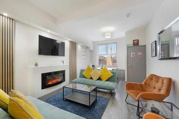 Burnand House - Air Host & Stay - Sleeps 9, Liverpool