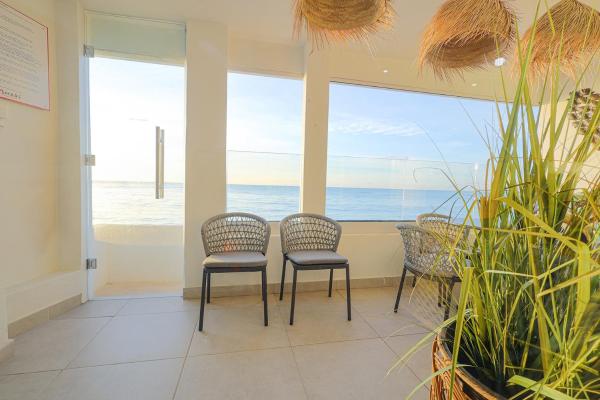 写真にはEl Cerro市にあるDel Mare at Buye Beachが写っています。