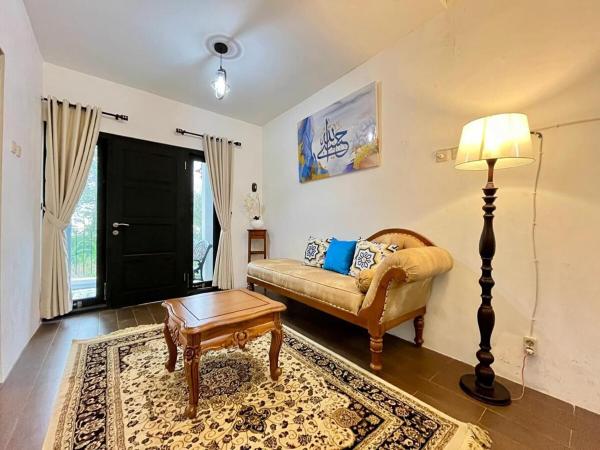 写真にはPablengan市にあるVilla Al-Fatih Karangpandanが写っています。
