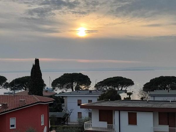 The photo shows the Residence Florida B2-200m dal lago,ac,balcone located in the city of Lazise.
