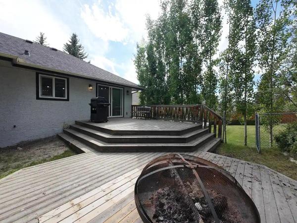 Auf dem Foto ist das Objekt The Luxe Escape Calgary I 3BR Vacation Home in der Stadt Shepard zu sehen.