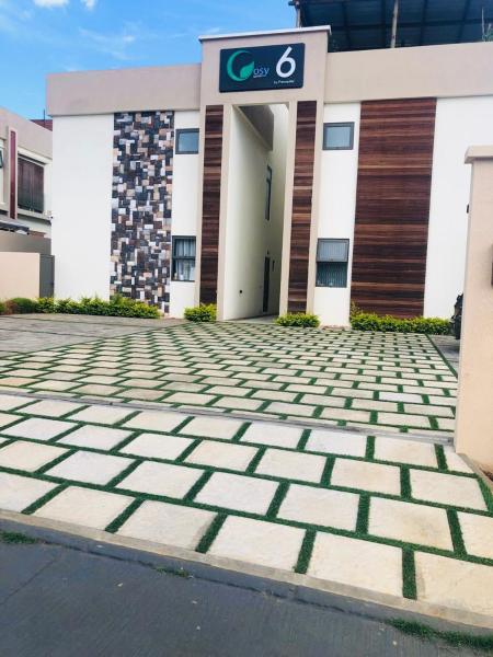 På billedet ses objektet COSY Garden 6- Private Villa beliggende i byen Cascavelle.