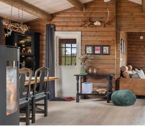 A la foto es mostra l'objecte Charming Log Cabin With Modern Luxury situat a la ciutat de Jordet.