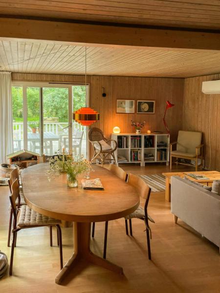 På billedet ses objektet Family-Friendly Home Near A Child-Friendly Beach beliggende i byen Vallebo.