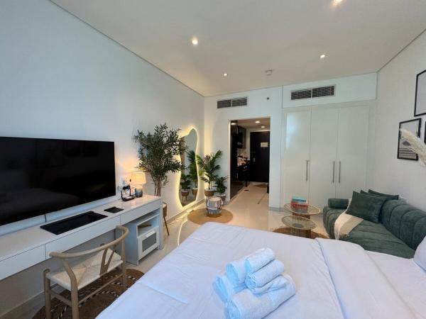 ASHRI HH, Bohemian Style Condo in Downtown, Dubai