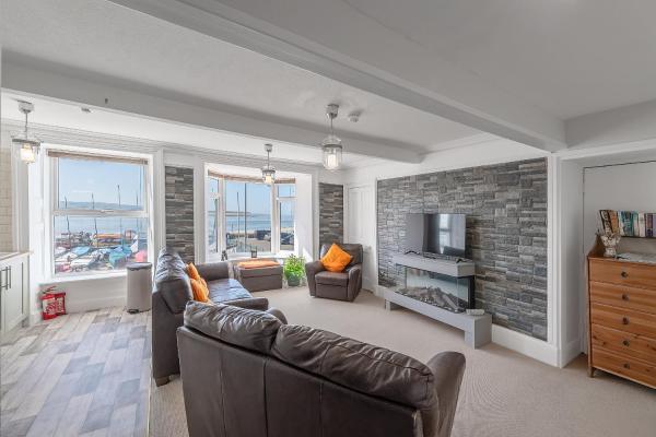 Spacious 3 Bedroom Sea View Flat - Aberdovey
