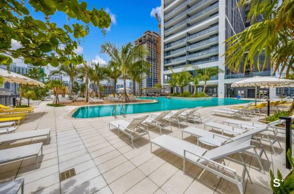 Stylish 1-bd Condo - City Views - Coral Gables, FL