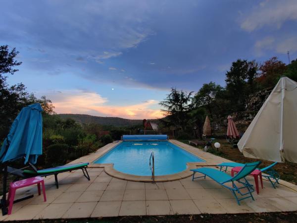 Na zdjęciu widoczny jest obiekt Val Paradis położony w mieście Brengues.