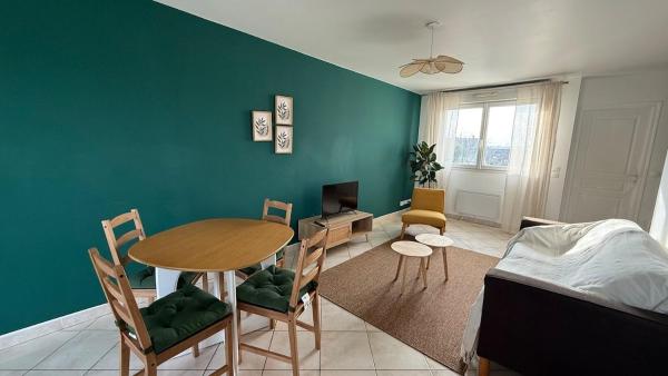 A la foto es mostra l'objecte Le Duplex de la Gare situat a la ciutat de Chilly-Mazarin.