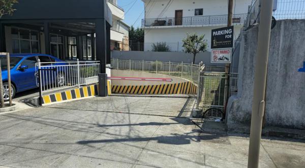 A la foto es mostra l'objecte Flat Sheles situat a la ciutat de Shkodër.