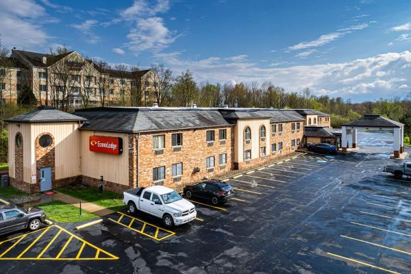 Na fotografii je vidět objekt Econo Lodge Cleveland Southeast - Kent nacházející se ve městě Aurora.