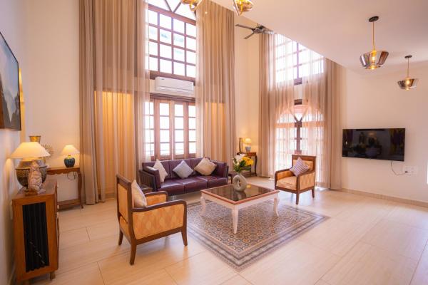 Na zdjęciu widoczny jest obiekt Mogvilla 10bedrooms super luxurious, marna, siolim położony w mieście Marna.