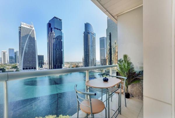 Waves - Modern Studio with Stunning Lake Views in JLT的照片3