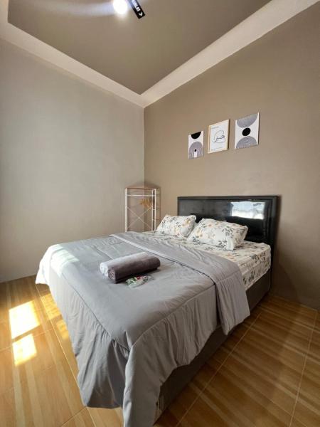 Na fotografii je vidět objekt OSH! Omah Syariah Homestay nacházející se ve městě Kertosobo.